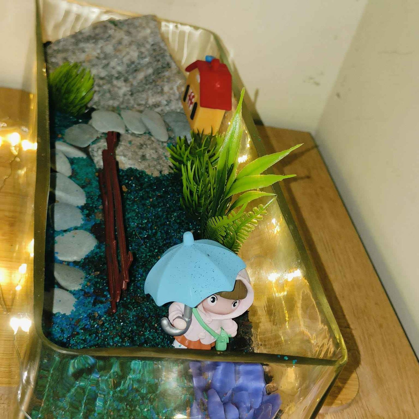 Scenarium DIY Kit: Mountain Hut with Boy Miniature and Pebble Stairs in 10x4 Inch Terrarium